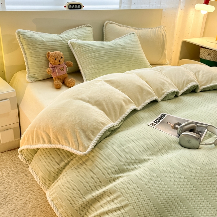 91家纺网 家纺一手货源 找家纺 酱子 2025新款成品提花包边牛奶绒四件套 提花-芽绿