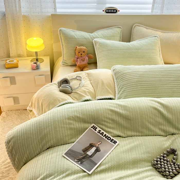 91家纺网 家纺一手货源 找家纺 酱子 2025新款成品提花包边牛奶绒四件套 提花-芽绿