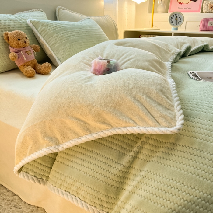 91家纺网 家纺一手货源 找家纺 酱子 2025新款成品提花包边牛奶绒四件套 提花-芽绿