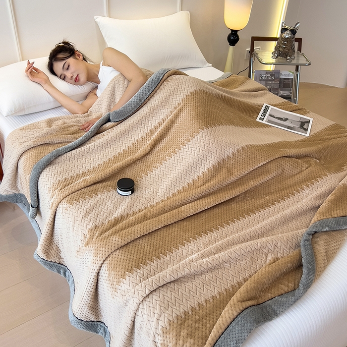 91家纺网 家纺一手货源 找家纺 世纪绒品 2025新款A类撸猫色织牛奶绒多功能毛毯 艾森-咖