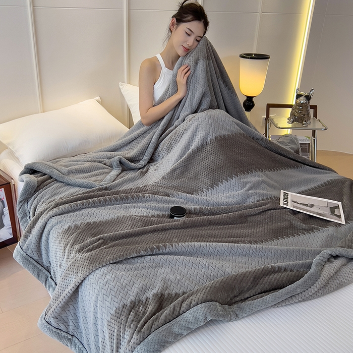 91家纺网 家纺一手货源 找家纺 世纪绒品 2025新款A类撸猫色织牛奶绒多功能毛毯 艾森-深灰