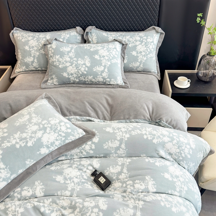 91家纺网 家纺一手货源 找家纺 梦精灵家纺 2025新款高克重加厚雕花牛奶绒四件套 暖意