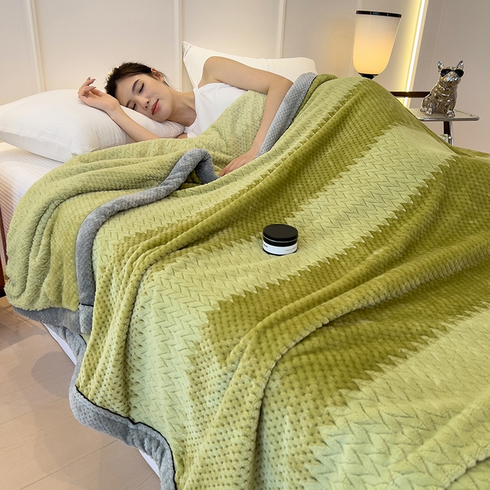 91家纺网 家纺一手货源 找家纺 世纪绒品 2025新款A类撸猫色织牛奶绒多功能毛毯 艾森-绿