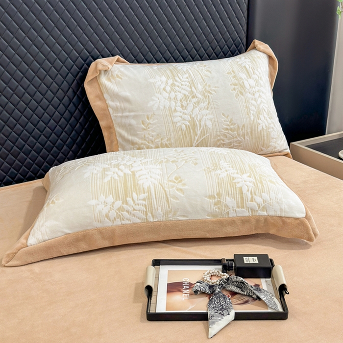 91家纺网 家纺一手货源 找家纺 梦精灵家纺 2025新款高克重加厚雕花牛奶绒四件套 瑞竹