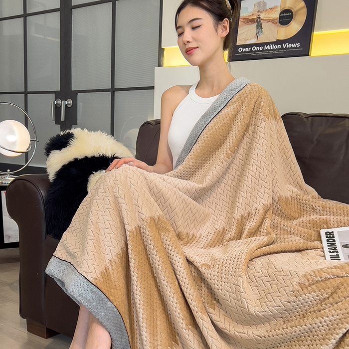 91家纺网 家纺一手货源 找家纺 世纪绒品 2025新款A类撸猫色织牛奶绒多功能毛毯 艾森-咖