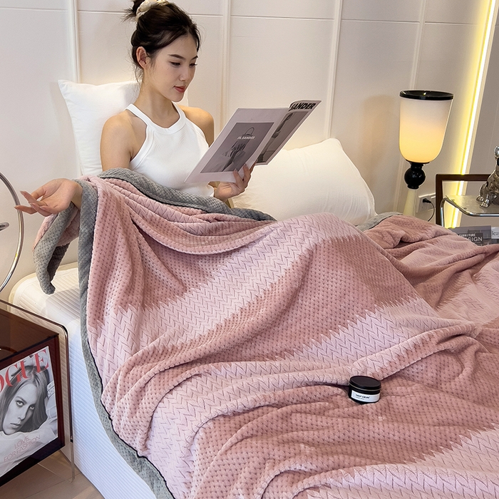 91家纺网 家纺一手货源 找家纺 世纪绒品 2025新款A类撸猫色织牛奶绒多功能毛毯 艾森-豆沙