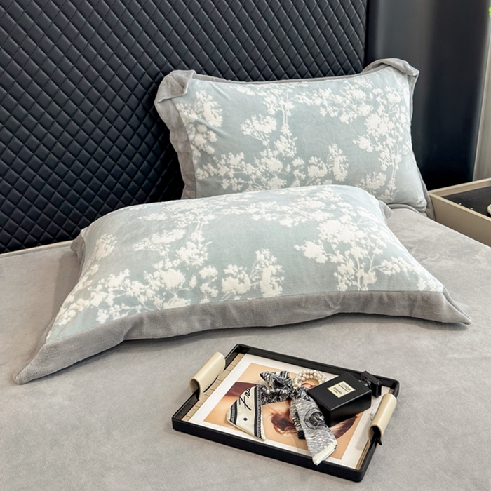 91家纺网 家纺一手货源 找家纺 梦精灵家纺 2025新款高克重加厚雕花牛奶绒四件套 暖意