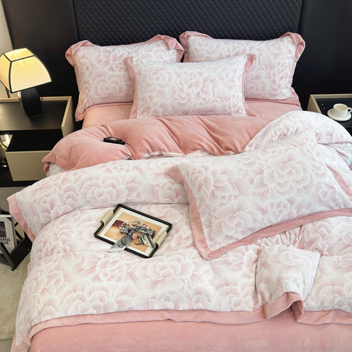 91家纺网 家纺一手货源 找家纺 梦精灵家纺 2025新款高克重加厚雕花牛奶绒四件套 锦芙