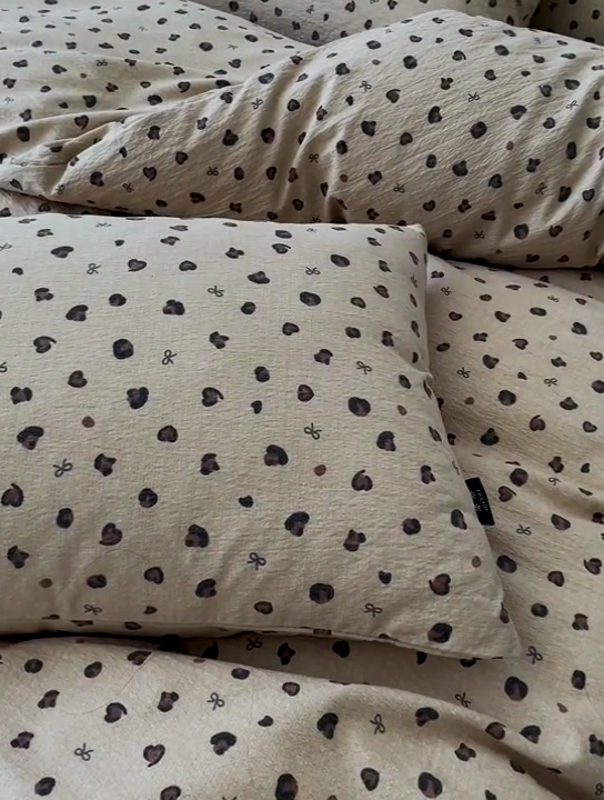 91家纺网 家纺一手货源 找家纺 一比一家纺 2025秋冬新款高克重棉麻原麻复古诧季风原麻四件套-简单款 复古豹