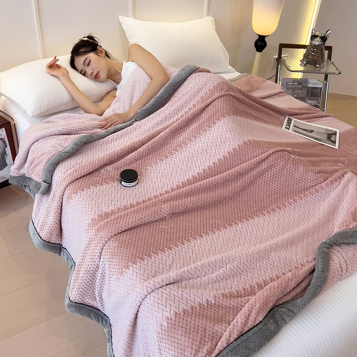 91家纺网 家纺一手货源 找家纺 世纪绒品 2025新款A类撸猫色织牛奶绒多功能毛毯 艾森-豆沙