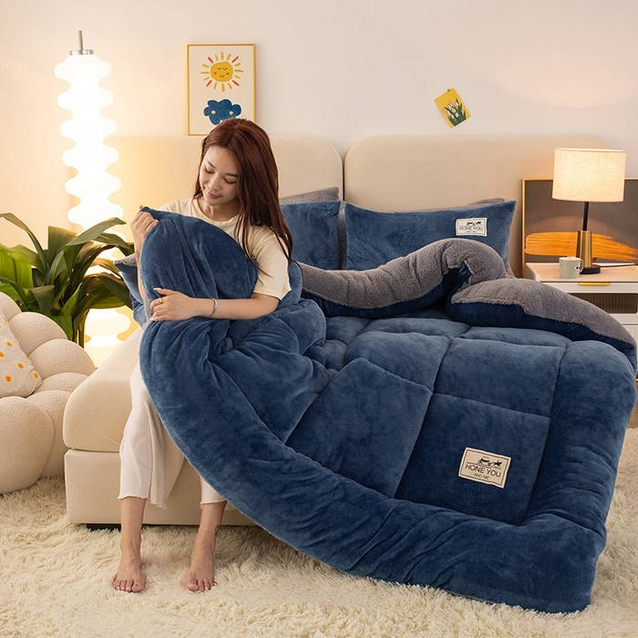 91家纺网 家纺一手货源 找家纺 畅销被业 2025新款纯色加厚保暖雪花绒冬被春秋被被子被芯（跨境） 蓝色