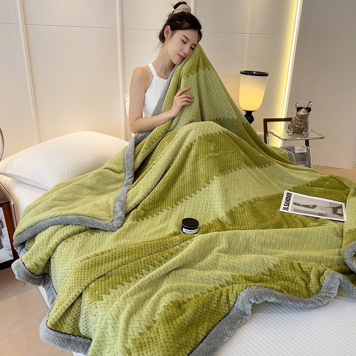 91家纺网 家纺一手货源 找家纺 世纪绒品 2025新款A类撸猫色织牛奶绒多功能毛毯 艾森-绿