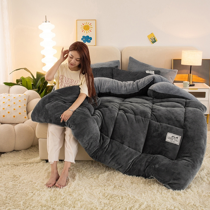 91家纺网 家纺一手货源 找家纺 畅销被业 2025新款纯色加厚保暖雪花绒冬被春秋被被子被芯（跨境） 深灰