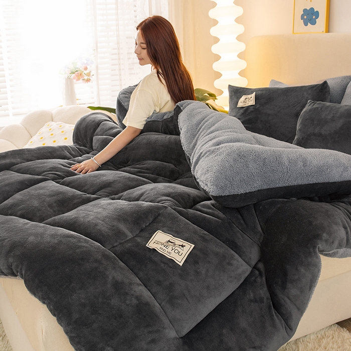 91家纺网 家纺一手货源 找家纺 畅销被业 2025新款纯色加厚保暖雪花绒冬被春秋被被子被芯（跨境） 深灰