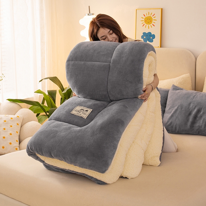 91家纺网 家纺一手货源 找家纺 畅销被业 2025新款纯色加厚保暖雪花绒冬被春秋被被子被芯（跨境） 浅灰