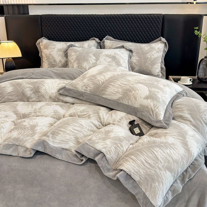 91家纺网 家纺一手货源 找家纺 梦精灵家纺 2025新款高克重加厚雕花牛奶绒四件套 羽毛