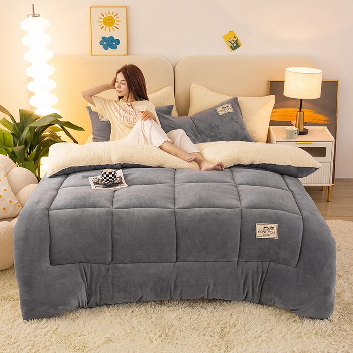 91家纺网 家纺一手货源 找家纺 畅销被业 2025新款纯色加厚保暖雪花绒冬被春秋被被子被芯（跨境） 浅灰