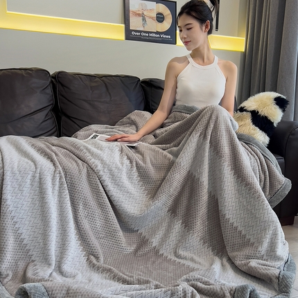 世纪绒品 2025新款A类撸猫色织牛奶绒多功能毛毯 艾森-浅灰