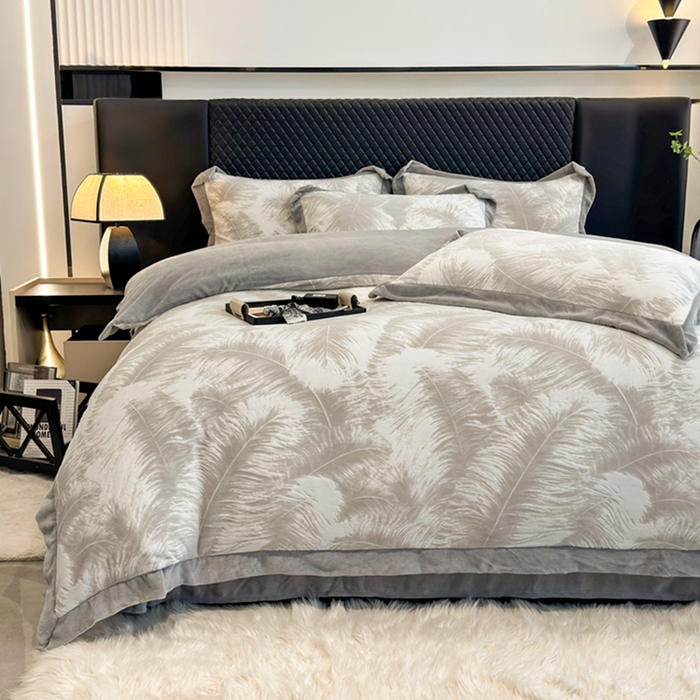 91家纺网 家纺一手货源 找家纺 梦精灵家纺 2025新款高克重加厚雕花牛奶绒四件套 羽毛