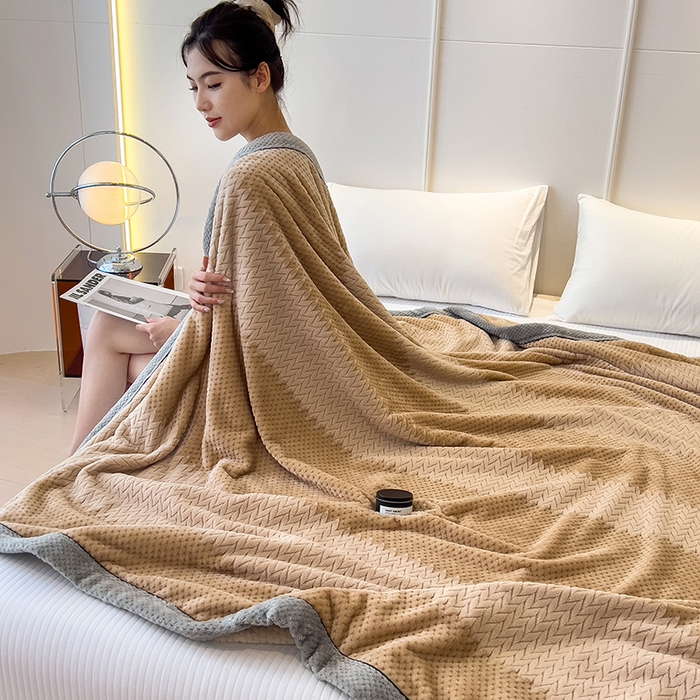 91家纺网 家纺一手货源 找家纺 世纪绒品 2025新款A类撸猫色织牛奶绒多功能毛毯 艾森-咖