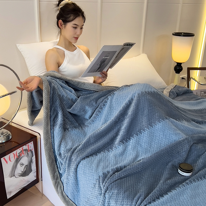 91家纺网 家纺一手货源 找家纺 世纪绒品 2025新款A类撸猫色织牛奶绒多功能毛毯 艾森-兰