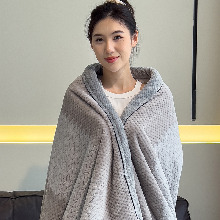 91家纺网 家纺一手货源 找家纺 世纪绒品 2025新款A类撸猫色织牛奶绒多功能毛毯 艾森-浅灰