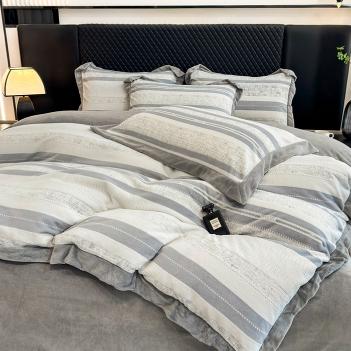 91家纺网 家纺一手货源 找家纺 梦精灵家纺 2025新款高克重加厚雕花牛奶绒四件套 赫纹