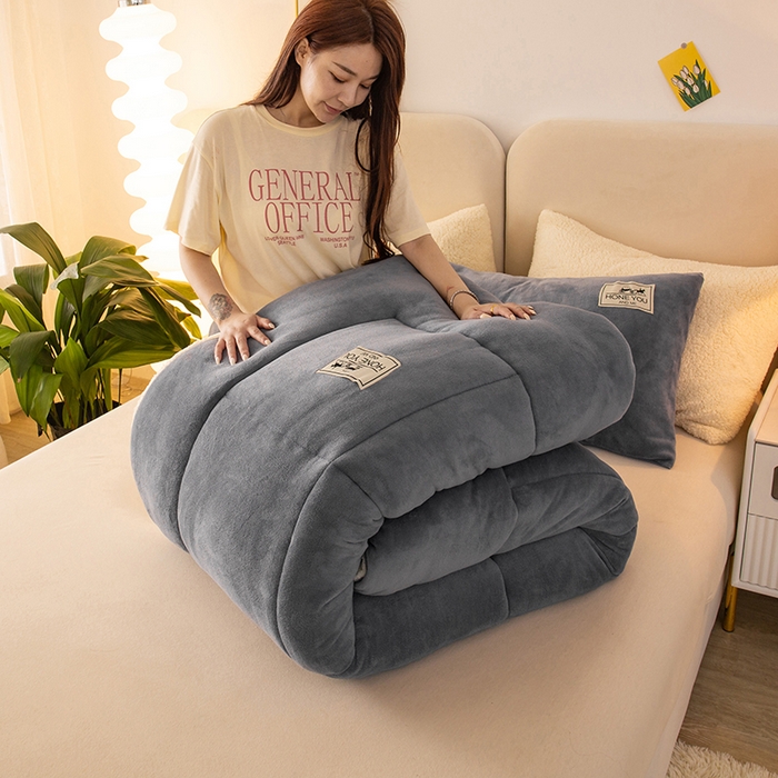 91家纺网 家纺一手货源 找家纺 畅销被业 2025新款纯色加厚保暖雪花绒冬被春秋被被子被芯（跨境） 浅灰