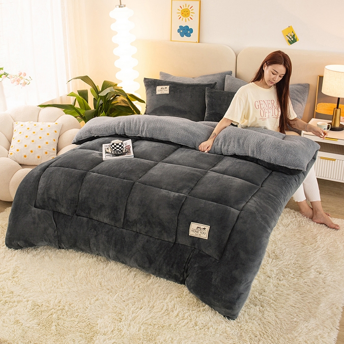 91家纺网 家纺一手货源 找家纺 畅销被业 2025新款纯色加厚保暖雪花绒冬被春秋被被子被芯（跨境） 深灰