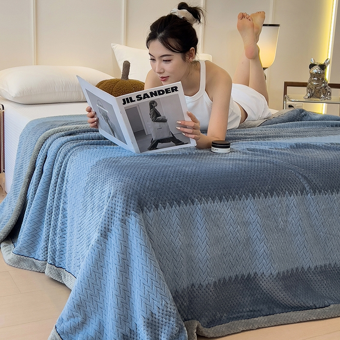 91家纺网 家纺一手货源 找家纺 世纪绒品 2025新款A类撸猫色织牛奶绒多功能毛毯 艾森-兰