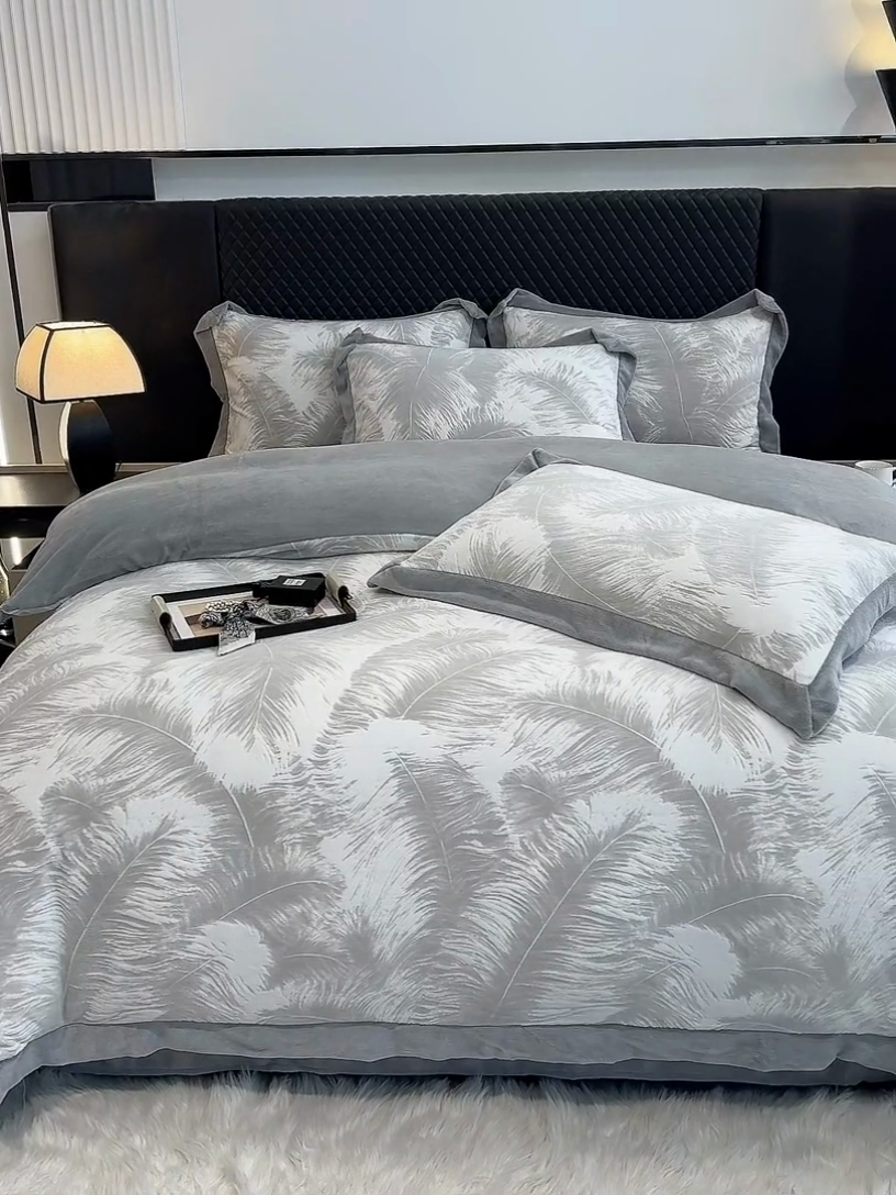 91家纺网 家纺一手货源 找家纺 梦精灵家纺 2025新款高克重加厚雕花牛奶绒四件套 羽毛