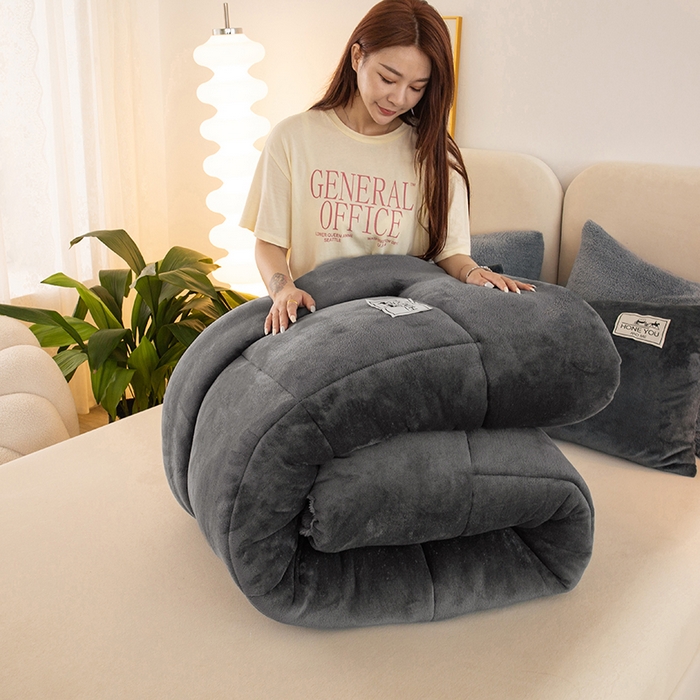 91家纺网 家纺一手货源 找家纺 畅销被业 2025新款纯色加厚保暖雪花绒冬被春秋被被子被芯（跨境） 深灰