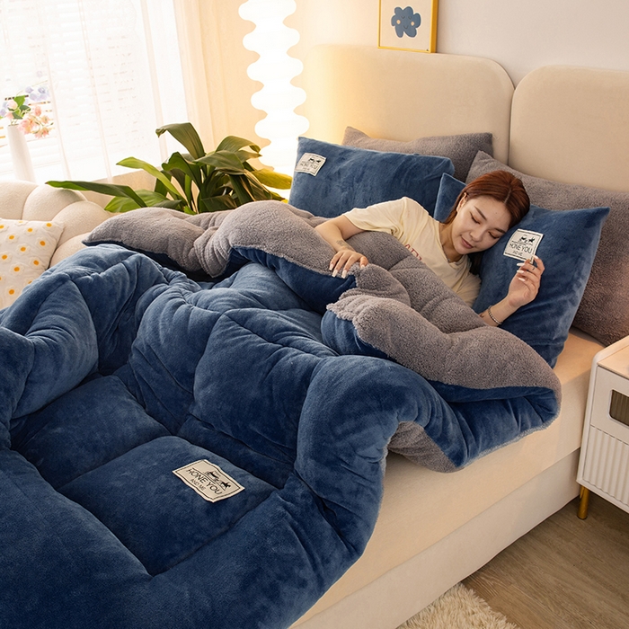 91家纺网 家纺一手货源 找家纺 畅销被业 2025新款纯色加厚保暖雪花绒冬被春秋被被子被芯（跨境） 蓝色