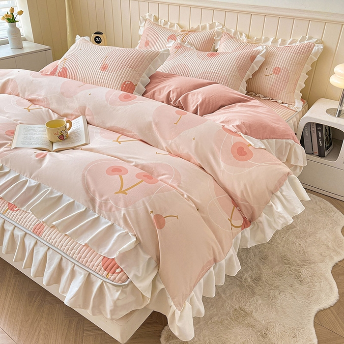 91家纺网 家纺一手货源 找家纺 伊人坊2025新款A类唯美纯棉印花夹棉床笠 纯棉+甜蜜樱桃