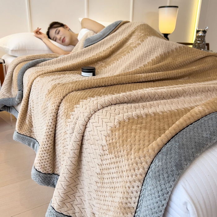 91家纺网 家纺一手货源 找家纺 世纪绒品 2025新款A类撸猫色织牛奶绒多功能毛毯 艾森-咖