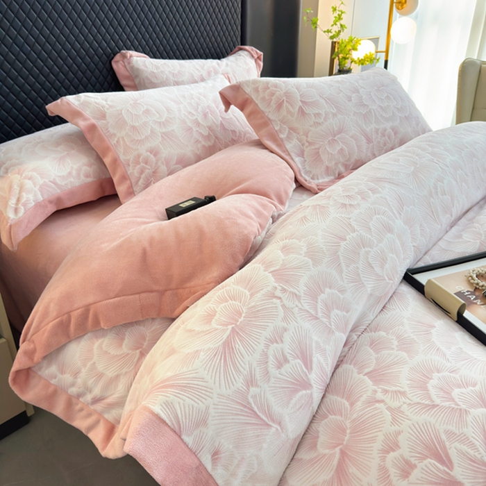 91家纺网 家纺一手货源 找家纺 梦精灵家纺 2025新款高克重加厚雕花牛奶绒四件套 锦芙