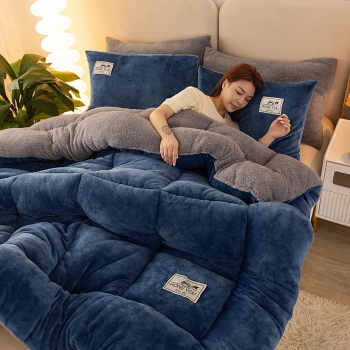 91家纺网 家纺一手货源 找家纺 畅销被业 2025新款纯色加厚保暖雪花绒冬被春秋被被子被芯（跨境） 蓝色