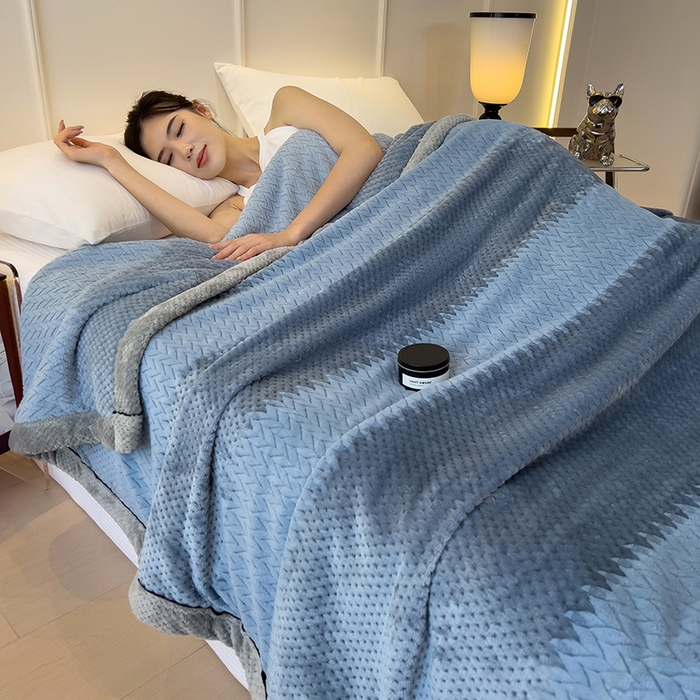 91家纺网 家纺一手货源 找家纺 世纪绒品 2025新款A类撸猫色织牛奶绒多功能毛毯 艾森-兰