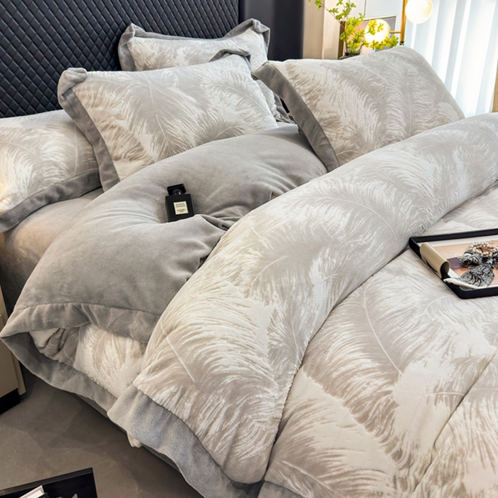 91家纺网 家纺一手货源 找家纺 梦精灵家纺 2025新款高克重加厚雕花牛奶绒四件套 羽毛