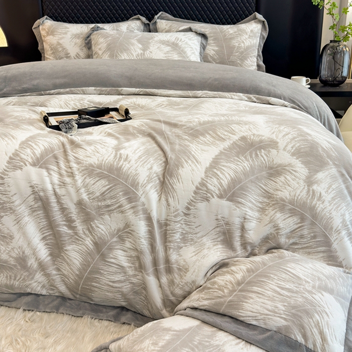 91家纺网 家纺一手货源 找家纺 梦精灵家纺 2025新款高克重加厚雕花牛奶绒四件套 羽毛