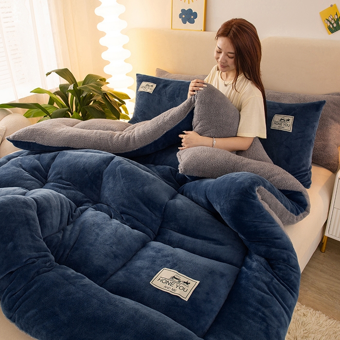 91家纺网 家纺一手货源 找家纺 畅销被业 2025新款纯色加厚保暖雪花绒冬被春秋被被子被芯（跨境） 蓝色