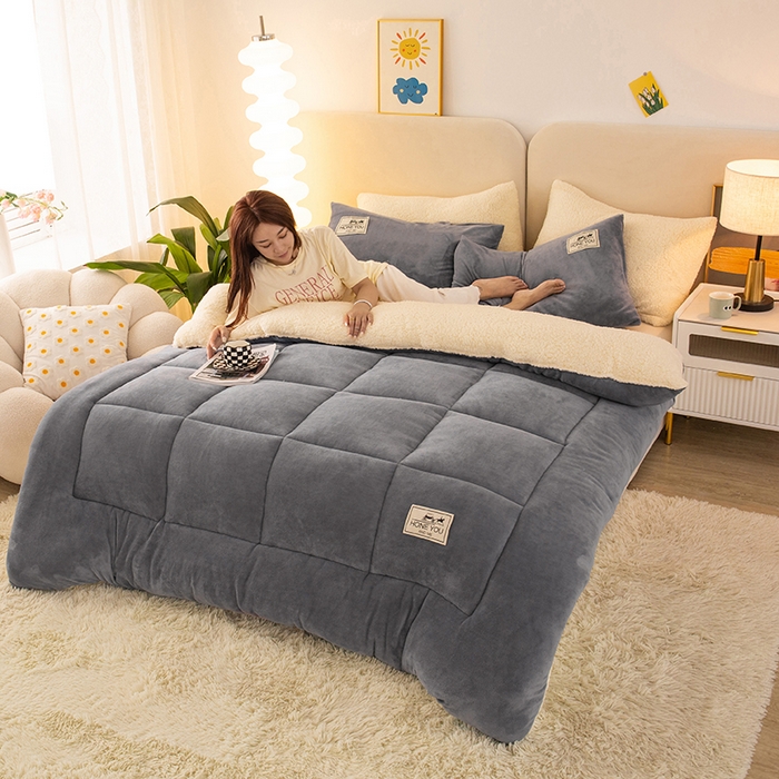 91家纺网 家纺一手货源 找家纺 畅销被业 2025新款纯色加厚保暖雪花绒冬被春秋被被子被芯（跨境） 浅灰