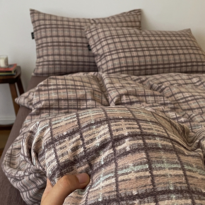 91家纺网 家纺一手货源 找家纺 一比一家纺 2025秋冬新款高克重棉麻原麻复古诧季风原麻四件套-简单款 茶巷