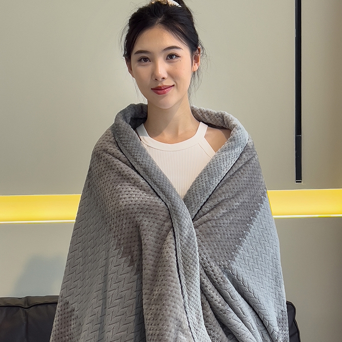 91家纺网 家纺一手货源 找家纺 世纪绒品 2025新款A类撸猫色织牛奶绒多功能毛毯 艾森-深灰