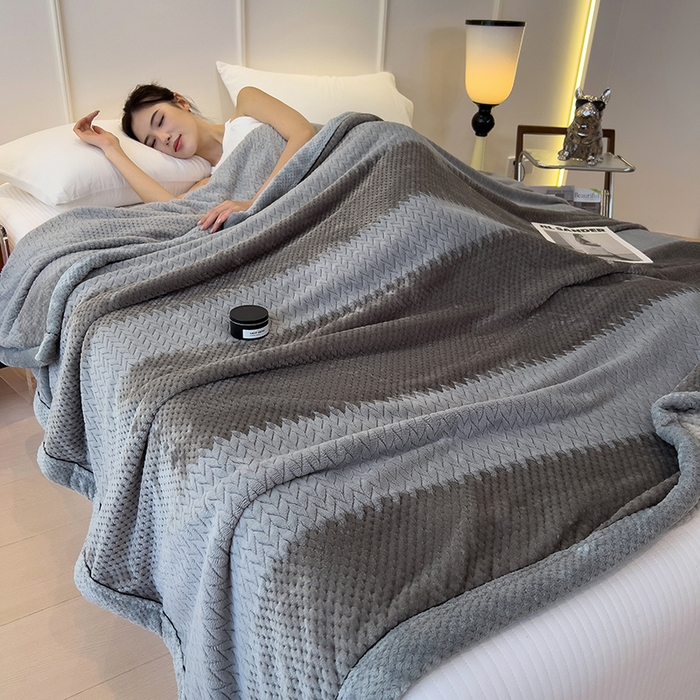 91家纺网 家纺一手货源 找家纺 世纪绒品 2025新款A类撸猫色织牛奶绒多功能毛毯 艾森-深灰