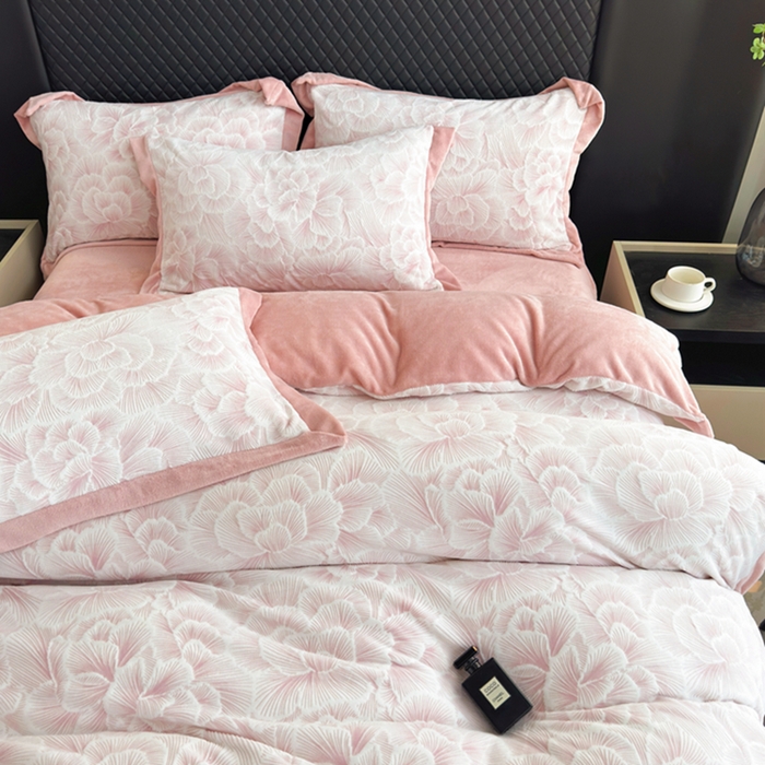 91家纺网 家纺一手货源 找家纺 梦精灵家纺 2025新款高克重加厚雕花牛奶绒四件套 锦芙