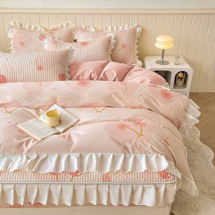 91家纺网 家纺一手货源 找家纺 伊人坊2025新款A类唯美纯棉印花夹棉床笠 纯棉+甜蜜樱桃