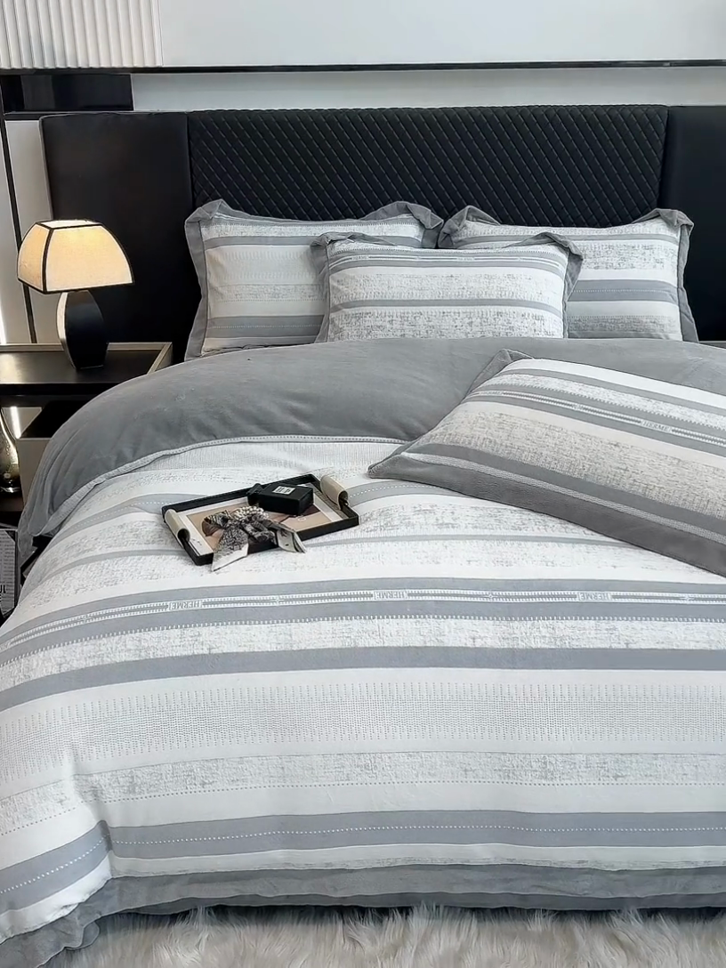 91家纺网 家纺一手货源 找家纺 梦精灵家纺 2025新款高克重加厚雕花牛奶绒四件套 赫纹