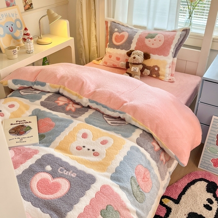 91家纺网 家纺一手货源 找家纺 （总）川悦生活 2025新款立体雪花绒印花四件套学生床系列一场景二