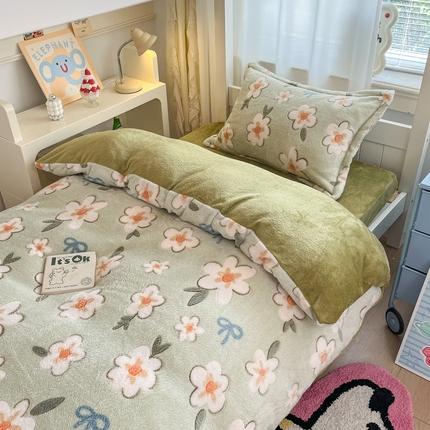 91家纺网 家纺一手货源 找家纺 （总）川悦生活 2025新款立体雪花绒印花四件套学生床系列一场景二